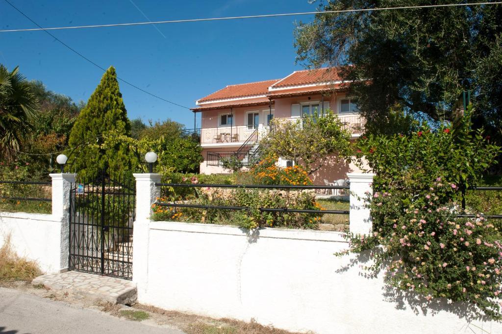 Maria'S Paradise Astrakeri Dış mekan fotoğraf