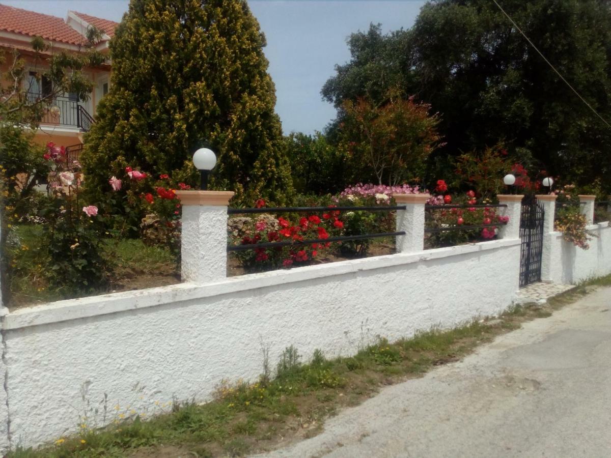 Maria'S Paradise Astrakeri Dış mekan fotoğraf
