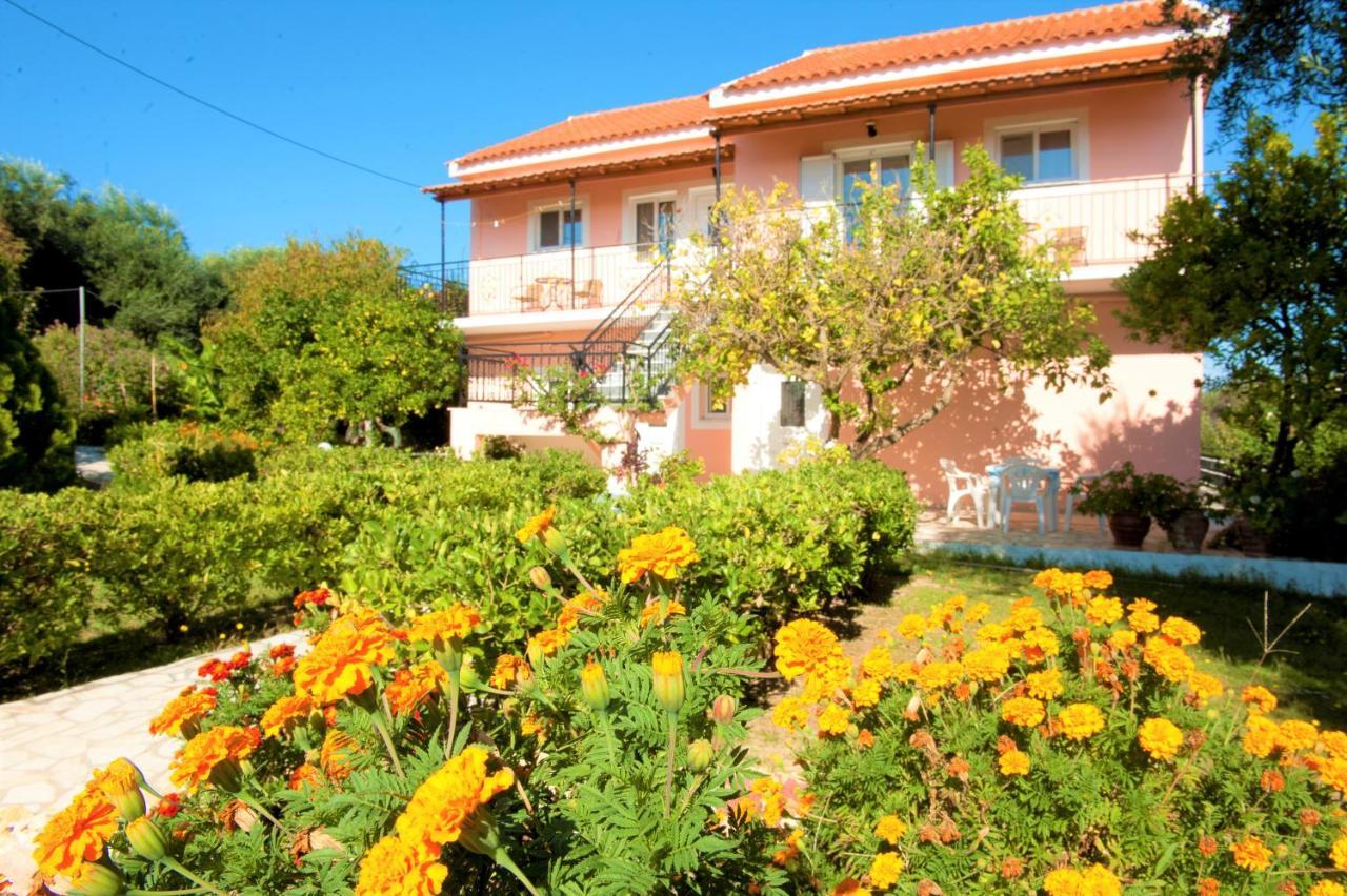 Maria'S Paradise Astrakeri Dış mekan fotoğraf